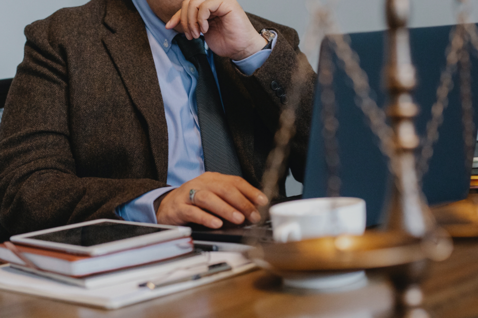 Compare the cost of drafting a contract traditionally vs. electronically